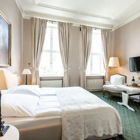 Herrenhaus 4 *